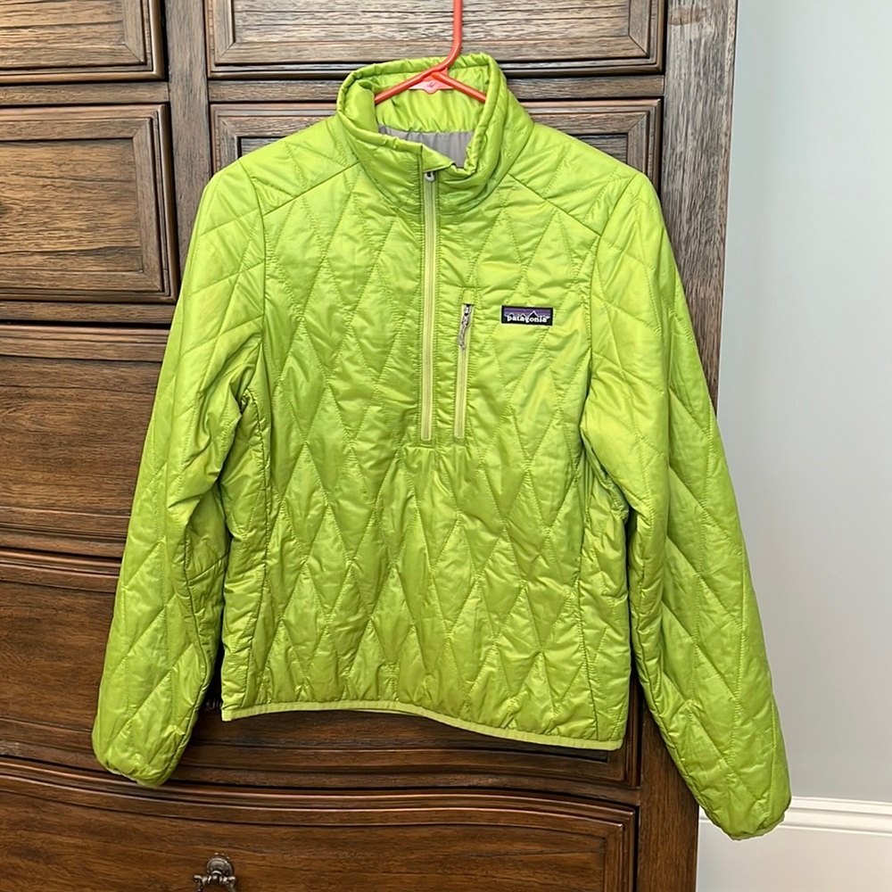 Patagonia.  Women’s X Small   100% Polyester Fleece Nano Puff
